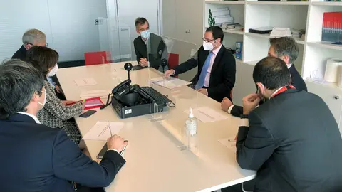 El Director General De Industria, Daniel Alvear, Se Entrevista Con Responsables De Viesgo