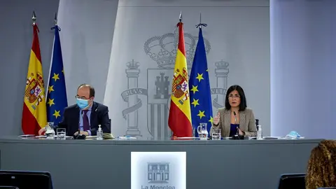 El ministro de Pol&iacute;tica Territorial y Funci&oacute;n P&uacute;blica, Miquel Iceta y la ministra de Sanidad, Carolina Darias durante una rueda de prensa tras la reuni&oacute;n del Consejo Interterritorial del Sistema Nacional de Salud, en Madrid (Espa&ntilde;a), a 10 de febrero de 20