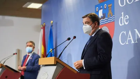 Rueda de prensa del ministro de Agricultura, Luis Planas, durante su visita a Cantabria, junto al presidente auton&oacute;mico, Miguel &Aacute;ngel Revilla