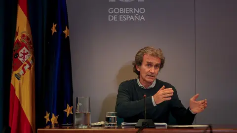 El director del Centro de Coordinaci&oacute;n de Alertas y Emergencias Sanitarias (CCAES), Fernando Sim&oacute;n durante una rueda de prensa convocada ante los medios de comunicaci&oacute;n en el Ministerio de Sanidad para informar sobre la evoluci&oacute;n del coronavirus, en Madri