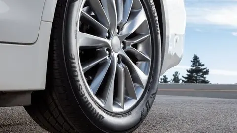 Neum&aacute;tico de Bridgestone.