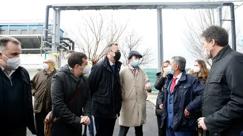 El presidente de Cantabria, Miguel &Aacute;ngel Revilla, y los consejeros de Medio Ambiente, Guillermo Blanco, y Obras P&uacute;blicas, Jos&eacute; Luis Gochicoa, en la inauguraci&oacute;n de las mejoras de la EDARI de Santo&ntilde;a