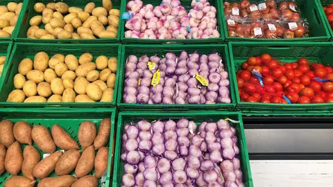 Verduras en un supermercado.