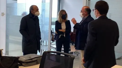 El consejero de Industria, Javier L&oacute;pez Marcano, con miembros de Sodercan