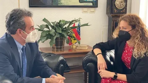 El presidente del Puerto de Santander  la delegada del Gobierno en Cantabria