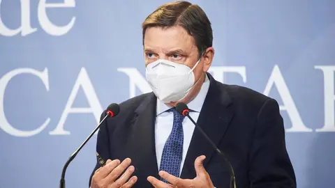 El ministro de Agricultura, Luis Planas, interviene en una rueda de prensa