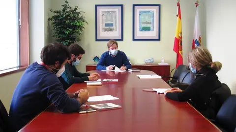 Pablo Diestro se re&uacute;ne con representantes del Consejo de la Juventud