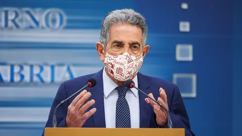 Archivo - Revilla informa del 'Plan de Navidad' frente al Covid en Cantabria