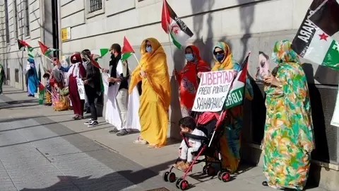 Amigos saharauis se concentran frente a la Delegaci&oacute;n del Gobierno en Santander