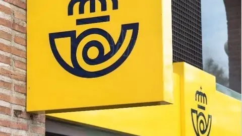 Los clientes del Santander ya pueden retirar e ingresar efectivo desde las oficinas de Correos