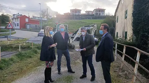 La alcaldesa de Pi&eacute;lagos visita el inicio de las obras de la red de saneamiento en el barrio Rubo de Boo