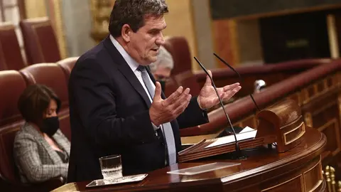 El ministro de Inclusi&oacute;n, Seguridad Social y Migraciones, Jos&eacute; Luis Escriv&aacute;, interviene durante una sesi&oacute;n plenaria en el Congreso de los Diputados , en Madrid (Espa&ntilde;a), a 18 de febrero de 2021. El pleno tiene lugar un d&iacute;a despu&eacute;s de las manifestaciones o