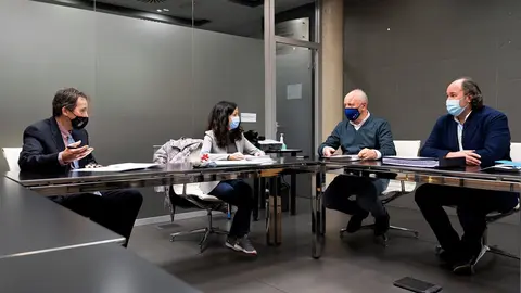 El Consejero De Obras P&uacute;blicas, Ordenaci&oacute;n Del Territorio Y Urbanismo, Jos&eacute; Luis Gochicoa, Recibe Al Alcalde De Reinosa, Jos&eacute; Miguel Barrio.