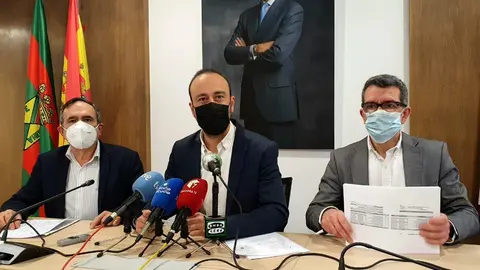 Cruz Viadero, L&oacute;pez Estrada y P&eacute;rez Noriega en la rueda de prensa de presentaci&oacute;n del presupuesto