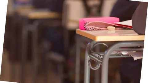 Archivo - Colegio, escuela, aula, primaria, clase, ni&ntilde;o, ni&ntilde;a, ni&ntilde;os, estudiando, estudiar, deberes, profesor, profesora, profesores