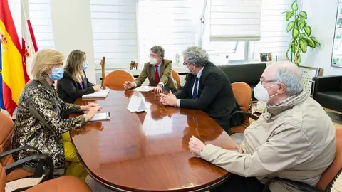 La consejera de Educaci&oacute;n y Formaci&oacute;n Profesional, Marina Lomb&oacute;, se re&uacute;ne con Uni&oacute;n Profesional Cantabria