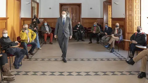 El Consejero De Obras P&uacute;blicas, Ordenaci&oacute;n Del Territorio Y Urbanismo, Jos&eacute; Luis Gochicoa, Se Re&uacute;ne Con Los Alcaldes De Reinosa, Campoo De Enmedio Y La Hermandad De Campoo De Suso Y Con Los Colectivos Afectados Por Las Inundaciones.