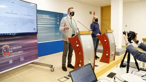 El Consejero De Desarrollo Rural, Ganader&iacute;a, Pesca, Alimentaci&oacute;n Y Medio Ambiente, Guillermo Blanco, Acompa&ntilde;ado De Ignacio Cloux, T&eacute;cnico De Red Cambera, Presenta, En Rueda De Prensa, El Balance Del Proyecto R&iacute;os En 2020.