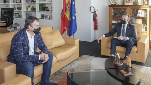 09:30 Horas. Despacho Del Consejero De Desarrollo Rural, Ganader&iacute;a, Pesca, Alimentaci&oacute;n Y Medio Ambienteel Consejero De Desarrollo Rural, Ganader&iacute;a, Pesca, Alimentaci&oacute;n Y Medio Ambiente, Guillermo Blanco, Se Re&uacute;ne Con El Alcalde De Ruesga, Jes&uacute;s Ram&oacute;n Oc