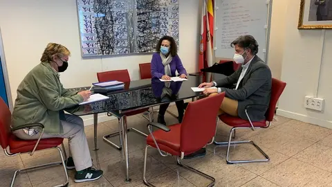 Reuni&oacute;n entre el Ayuntamiento de Comillas y la directora general de Acci&oacute;n Cultural