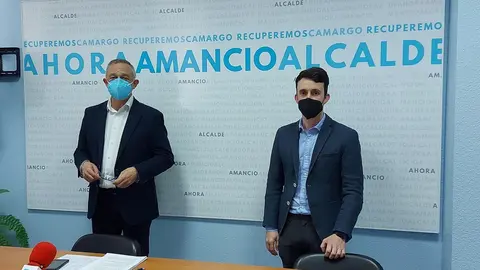 El portavoz del PP en Camargo,  Amancio B&aacute;rcena, y el alcalde ped&aacute;neo de Escobedo, Cristian Armada