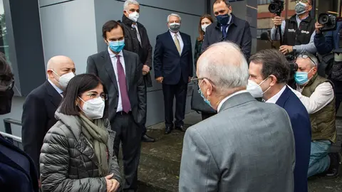 La ministra de Sanidad, Carolina Darias, a su llegada a la planta de Biofabri, del grupo Zendal, en O Porri&ntilde;o (Pontevedra), que ha visitado el 25 de febrero de 2021.