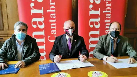 Firma convenio 'Reinosa Plus'.- Archivo