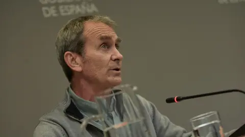 El director del Centro de Coordinaci&oacute;n de Alertas y Emergencias Sanitarias (CCAES), Fernando Sim&oacute;n, durante una rueda de prensa para informar sobre el seguimiento de la pandemia por COVID-19, en Madrid (Espa&ntilde;a), a 25 de febrero de 2021.