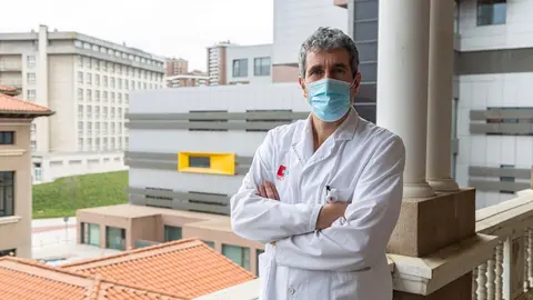 Eduardo Mi&ntilde;ambres, coordinador de trasplantes del Hospital Valdecilla de Santander