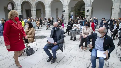 12:00 horas. Parlamento de Cantabria
Los consejeros de Sanidad, Miguel Rodr&iacute;guez, y de Industria, Turismo, Innovaci&oacute;n, Transporte y Comercio, Javier L&oacute;pez Marcano, asisten a la toma de posesi&oacute;n de la Junta de Gobierno del Colegio Oficial de Enfermer&iacute;a de Cantabria.
nr
27 feb 21