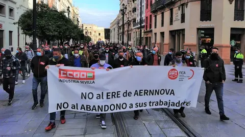 Manifestaci&oacute;n de CCOO y UGT para exigir la retirada del ERE de Aernnova (Foto de archivo).