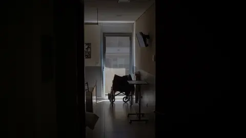 Archivo - Habitaci&oacute;n de una residencia de mayores.