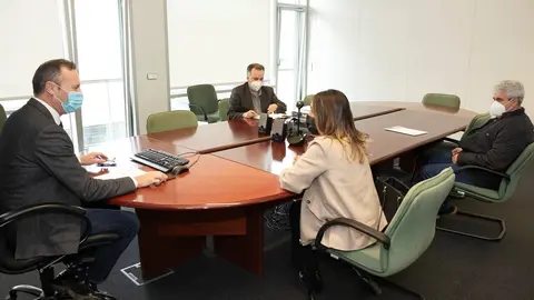 El Consejero De Desarrollo Rural, Ganader&iacute;a, Pesca, Alimentaci&oacute;n Y Medio Ambiente, Guillermo Blanco, Recibe A La Alcaldesa De Sol&oacute;rzano, Gema Perojo.