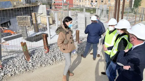 La alcaldesa visita las obras de VPO en Tabacalera