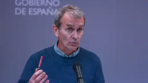 El director del Centro de Coordinaci&oacute;n de Alertas y Emergencias Sanitarias (CCAES), Fernando Sim&oacute;n, ofrece una rueda de prensa para informar sobre el estado de la pandemia por COVID-19, en Madrid (Espa&ntilde;a), a 1 de marzo de 2021. Sim&oacute;n, ha se&ntilde;alado que el p