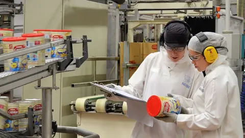 Archivo - Planta de Nestl&eacute; en La Penilla (Cantabria)