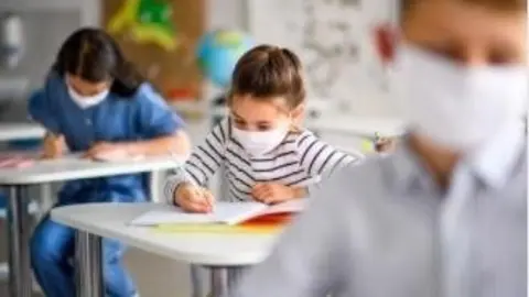 Archivo - Alumnos en un aula