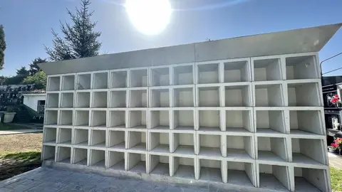 Nuevos columbrarios en el  cementerio de Laredo