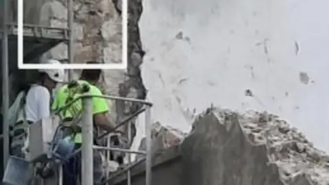Restos hallados de la posible torre medieval en el antiguo Hospital Militar de Santo&ntilde;a