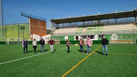 Sustituci&oacute;n del c&eacute;sped artificial del campo de f&uacute;tbol Vimenor