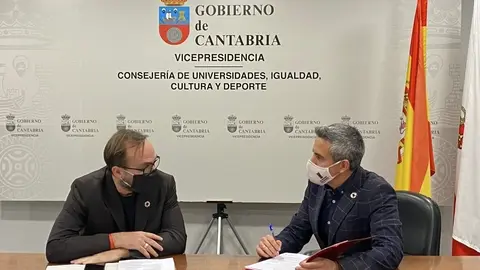 El portavoz del PSOE en el Ayutamiento de Reinosa, Sergio Balbont&iacute;n, y el vicepresidente de Cantabria, Pablo Zuloaga