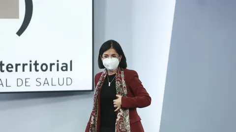 La ministra de Sanidad, Carolina Darias, tras ofrecer una rueda de prensa despu&eacute;s de la reuni&oacute;n del Consejo Interterritorial del Sistema Nacional de Salud, en Madrid (Espa&ntilde;a), a 3 de marzo de 2021. Seg&uacute;n ha informado Darias, este fin de semana van a llega