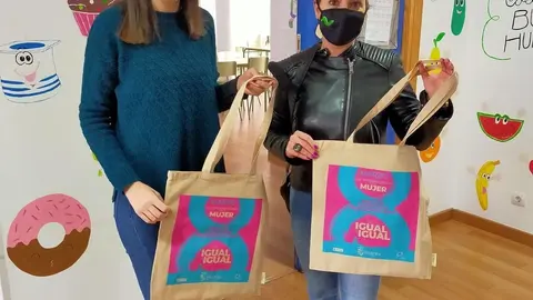 Roc&iacute;o G&aacute;ndara, concejala de Noja, con jefa estudios Colegio Palacio