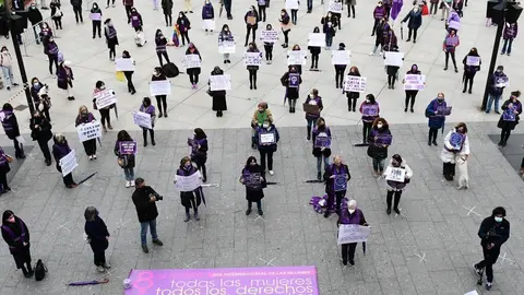 Concentraci&oacute;n por el 8M de 2021 en Sanatander en la Plaza del Ayuntamiento