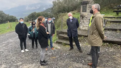 La delegada del Gobierno en Cantabria, Ainoa Qui&ntilde;ones, visita el tramos N-629, donde la DGT ha colocado uno de los tres carteles que advierten de riesgo a los motoristas