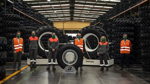 Visita del consejero de Industria, Javier L&oacute;pez Marcano, a la f&aacute;brica Bridgestone de Puente San Miguel
