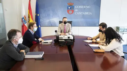 09:00 Horas. Sala De Reuniones De La Consejer&iacute;a De Desarrollo Rural, Ganader&iacute;a, Pesca, Alimentaci&oacute;n Y Medio Ambiente (3 Planta)El Consejero De Desarrollo Rural, Ganader&iacute;a, Pesca, Alimentaci&oacute;n Y Medio Ambiente, Guillermo Blanco, Se Re&uacute;ne Con Representante