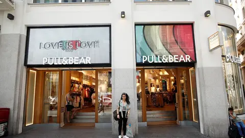 Archivo - Tienda de Pull&Bear (Inditex)