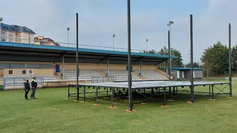 Montaje del escenario en el recinto.