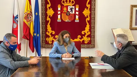 Reuni&oacute;n de los secretarios de UGT y CCOO Cantabria, Miguel Carmona y C&aacute;rlos S&aacute;nchez, con la delegada del Gobierno, Ainoa Qui&ntilde;ones